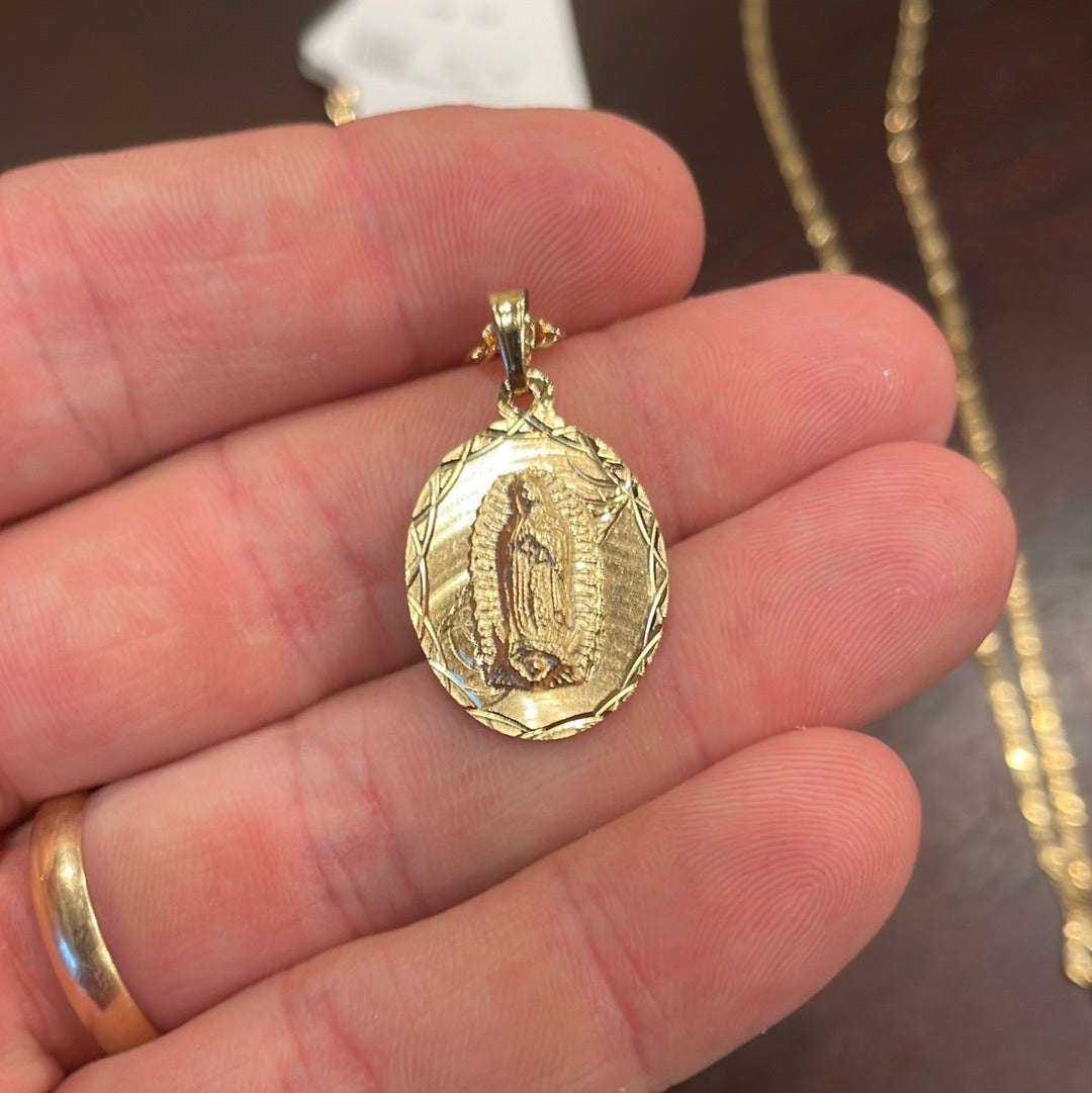 Dije mediano relleno de oro Guadalupe