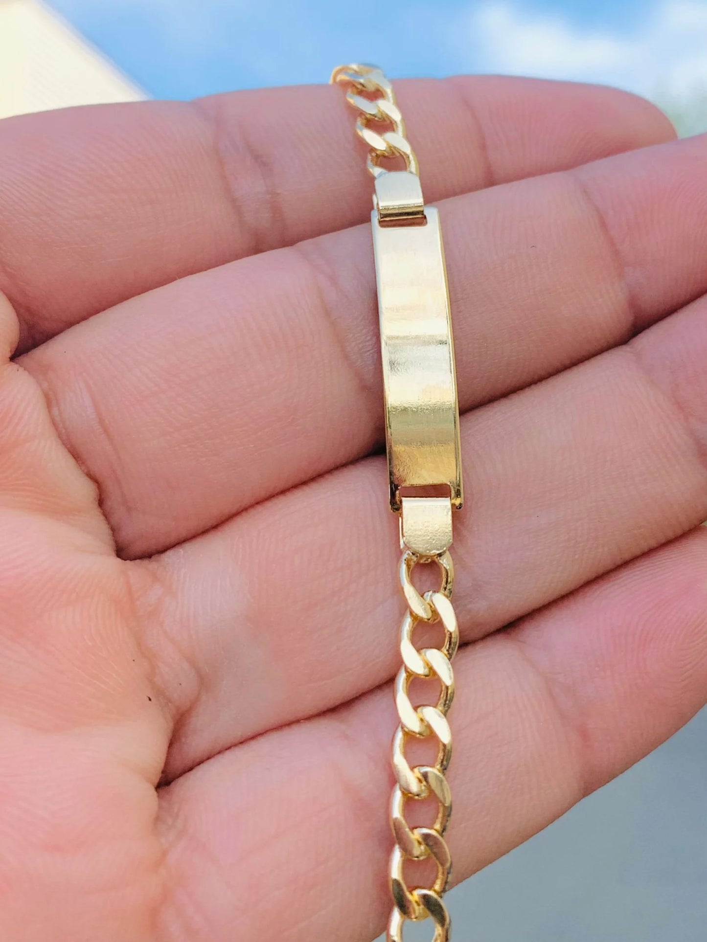 Pulsera para bebé con caja bañada en oro de 18 quilates