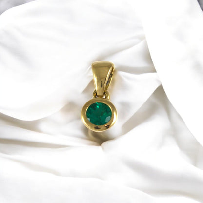 Circle Shape Colombian Emerald charm  Italian Solid Gold 18K
