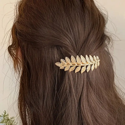 Pinza para el pelo con forma de hoja dorada